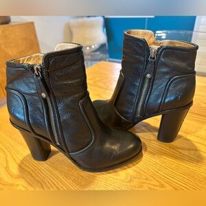 Frye Sylvia Piping Bootie size 9